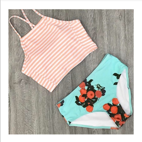 Two piece swim suit. Size small. - Picture 3 of 4